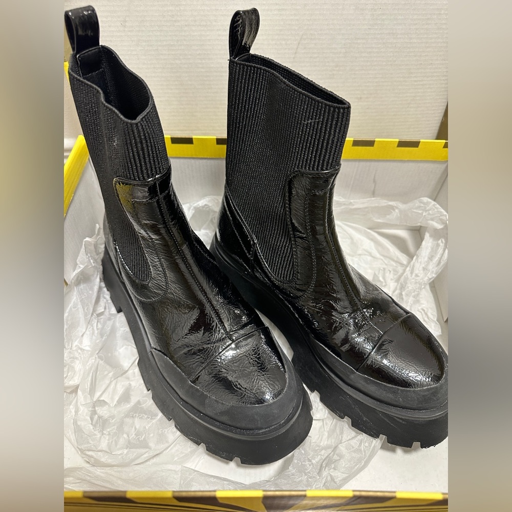 Boots,size 7, 24 cm